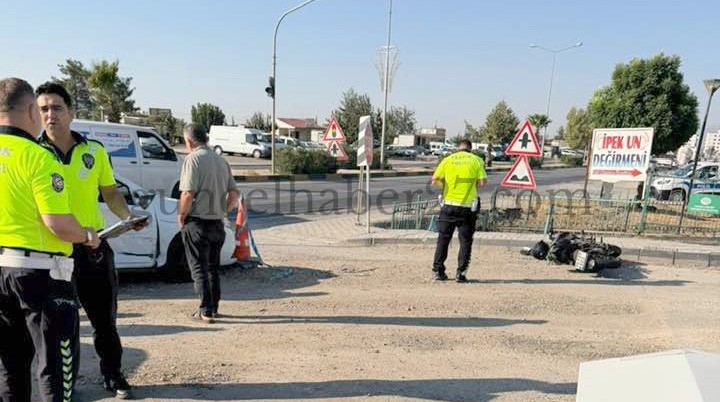 NURDAĞI’NDA OTOMOBİL İLE MOTOSİKLET ÇARPIŞTI