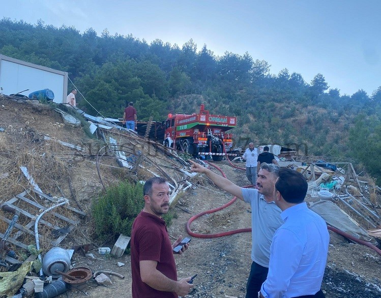 HASSA’DA ORMAN YANGINI KISA SÜREDE KONTROL ALTINA ALINDI