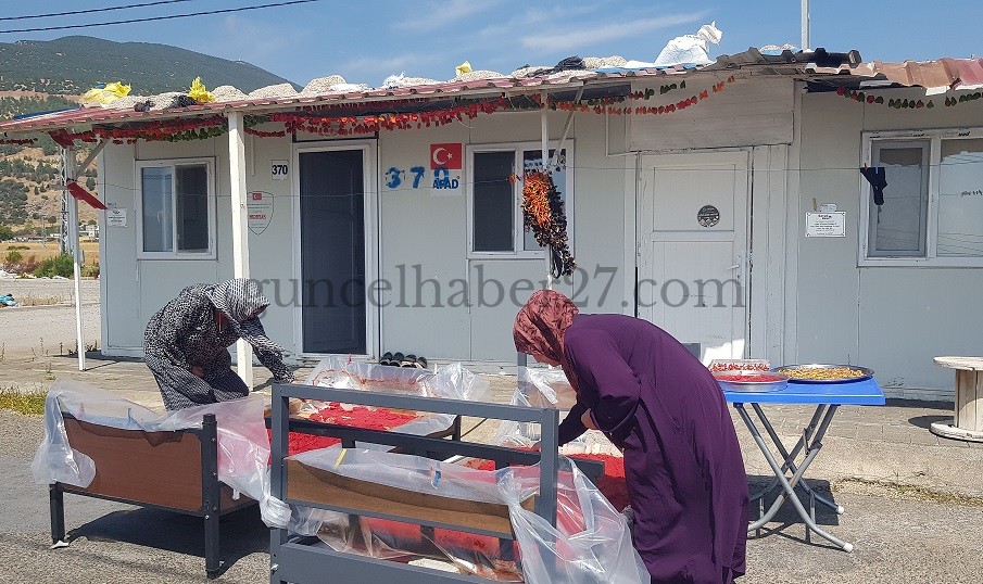 NURDAĞI’NDA KONTEYNERDE KIŞLIK HAZIRLIKLARINI SÜRDÜRÜYOR