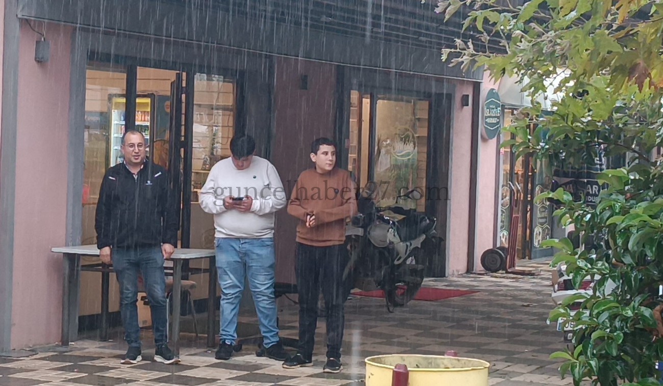 SAĞANAK YAĞIŞ HAYATI OLUMSUZ ETKİLEDİ