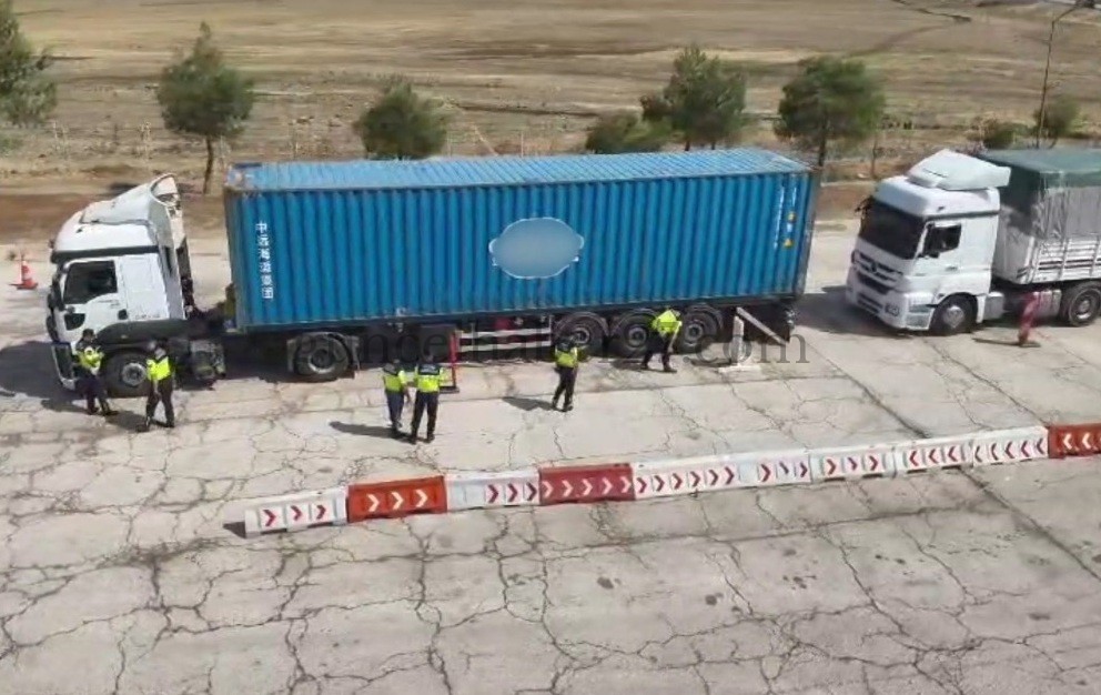 TAG OTOYOLU’NDA KAMYON VE ÇEKİCİLERE SIKI DENETİM: 25 SÜRÜCÜYE CEZA