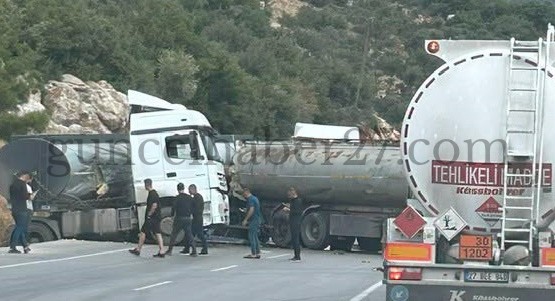 NURDAĞI’NDA İKİ TANKER ÇARPIŞTI, TONLARCA YAKIT YOLA AKTI