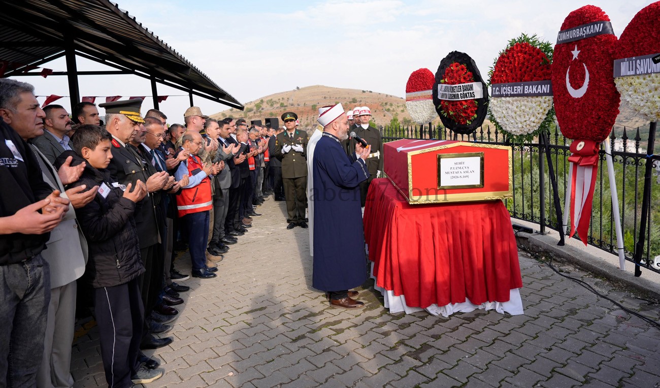 ŞEHİT UZMAN ÇAVUŞ ASLAN, SON YOLCULUĞUNA UĞURLANDI