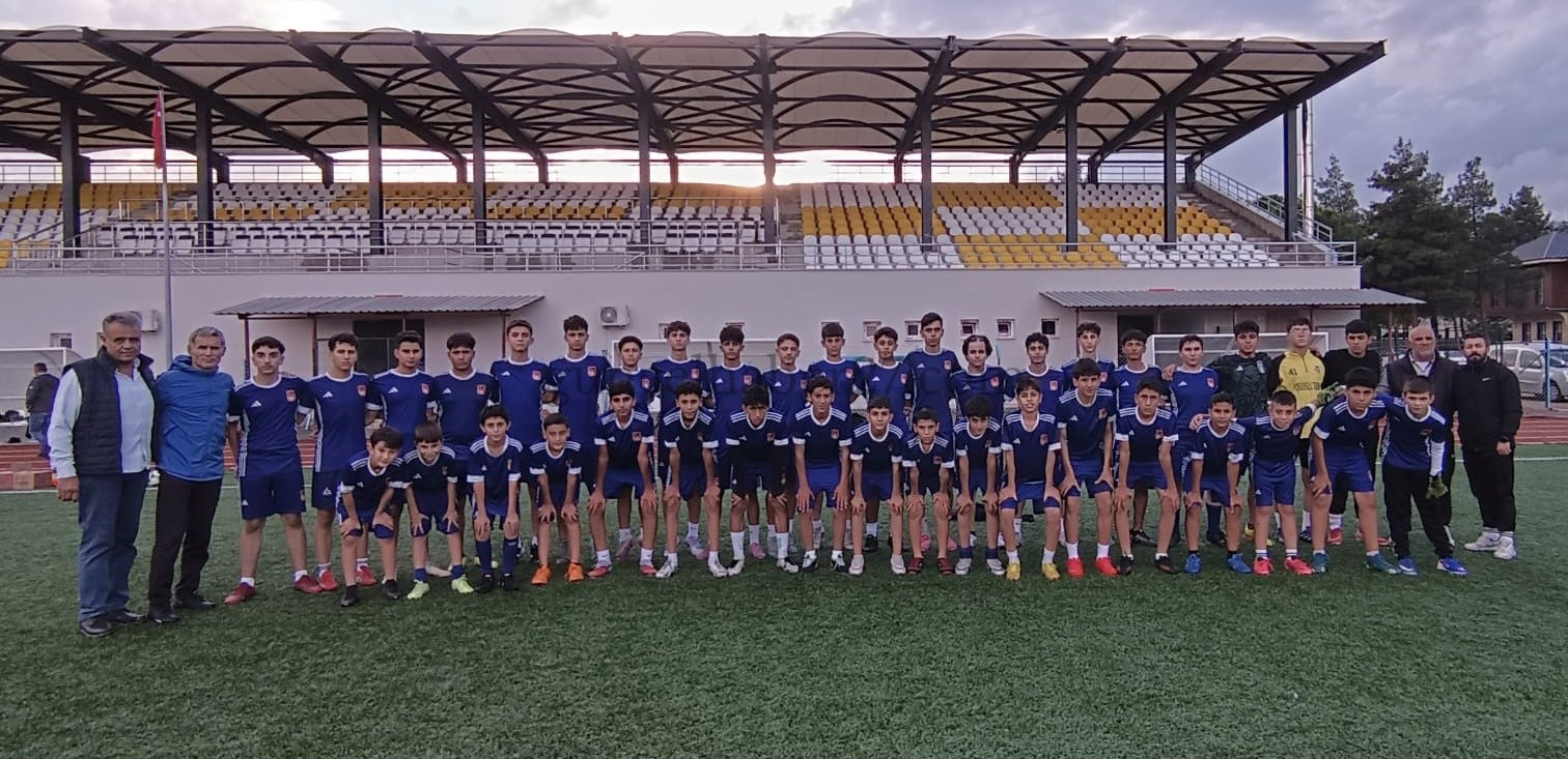 İSLAHİYE ATLAS DERSHANESİNDEN FUTBOLCULARA MORAL DESTEĞİ