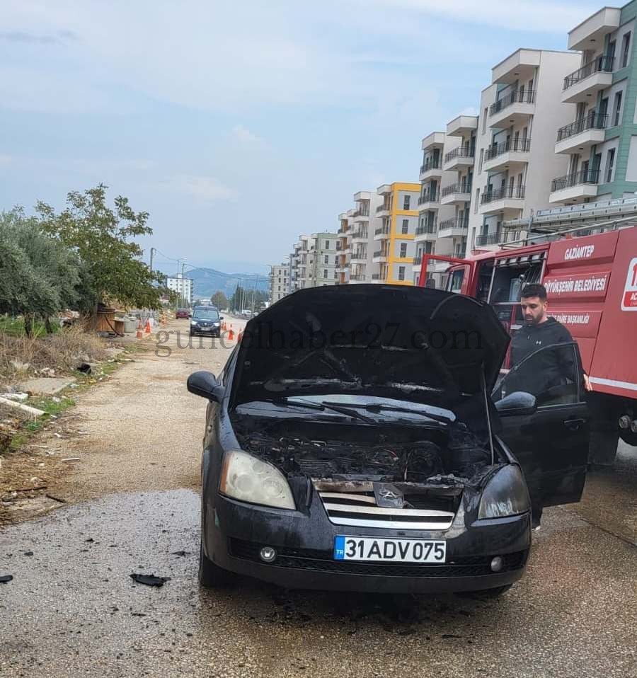 NURDAĞI’NDA PARK HALİNDEKİ OTOMOBİL YANDI
